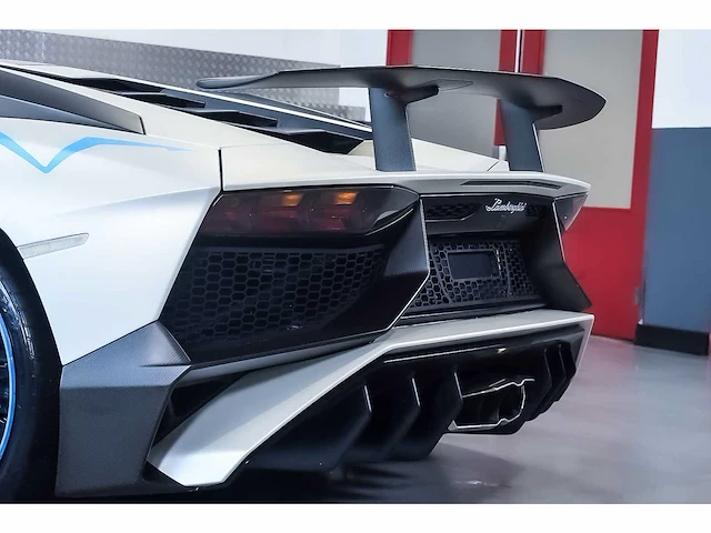 Lamborghini aventador lp 750-4 sv (superveloce) 6,5l v12 (1/600) - 2016 - afbeelding 56 van  100