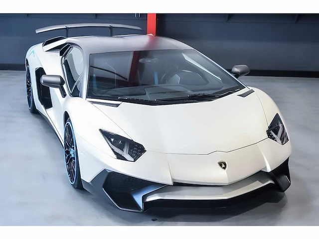 Lamborghini aventador lp 750-4 sv (superveloce) 6,5l v12 (1/600) - 2016 - afbeelding 46 van  100