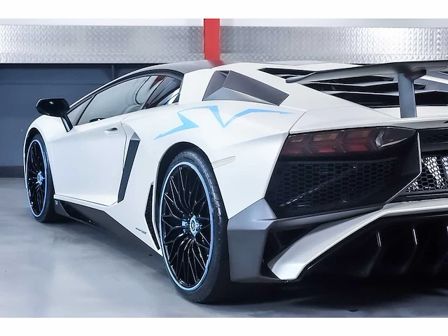 Lamborghini aventador lp 750-4 sv (superveloce) 6,5l v12 (1/600) - 2016 - afbeelding 58 van  100