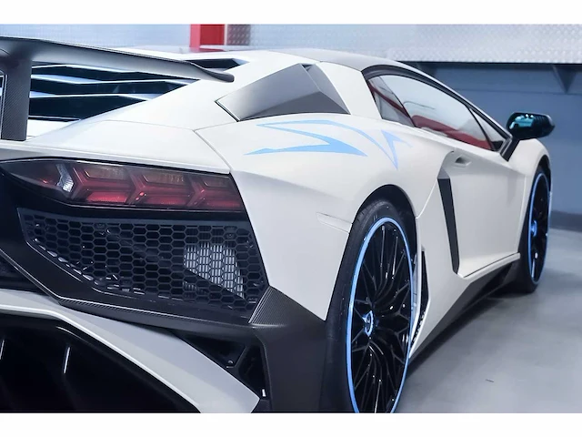 Lamborghini aventador lp 750-4 sv (superveloce) 6,5l v12 (1/600) - 2016 - afbeelding 63 van  100