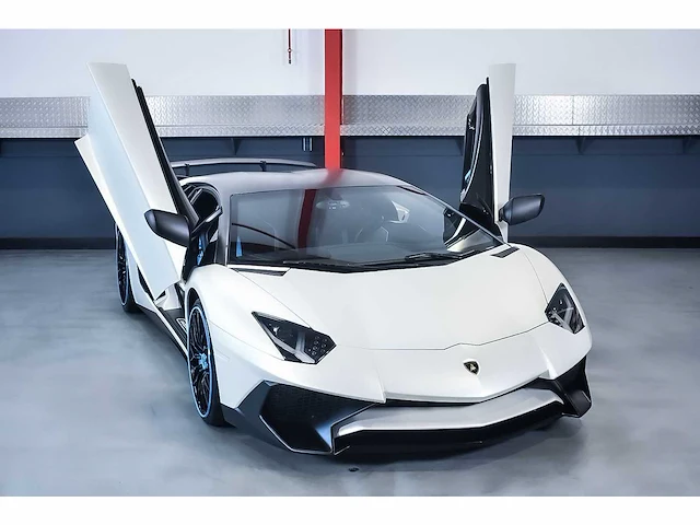 Lamborghini aventador lp 750-4 sv (superveloce) 6,5l v12 (1/600) - 2016 - afbeelding 68 van  100