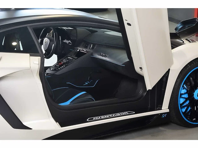 Lamborghini aventador lp 750-4 sv (superveloce) 6,5l v12 (1/600) - 2016 - afbeelding 87 van  100