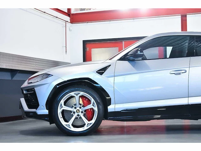 Lamborghini urus suv 4,0l v8 - 2022 - afbeelding 33 van  100