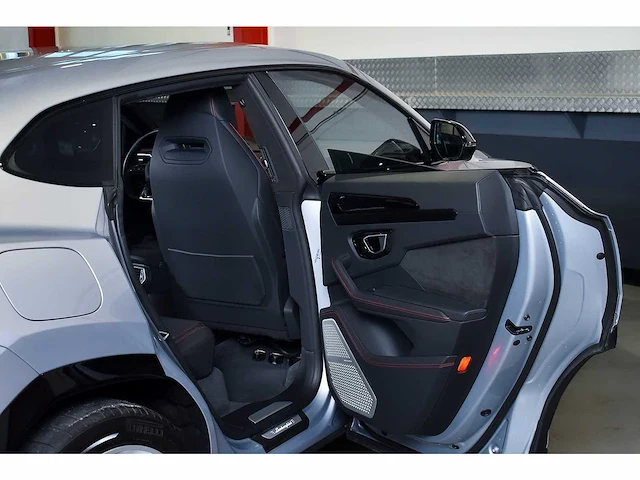 Lamborghini urus suv 4,0l v8 - 2022 - afbeelding 77 van  100