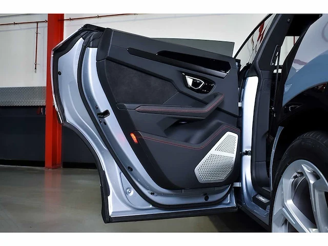 Lamborghini urus suv 4,0l v8 - 2022 - afbeelding 80 van  100