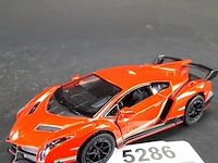 Lamborghini veneno oranje