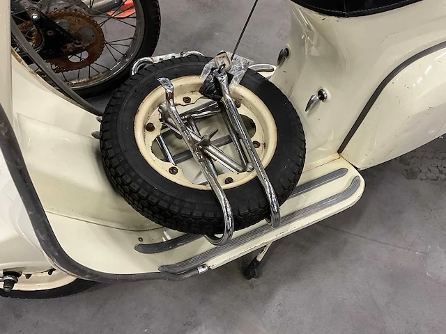 Lambretta - 100 - motorscooter - afbeelding 6 van  14