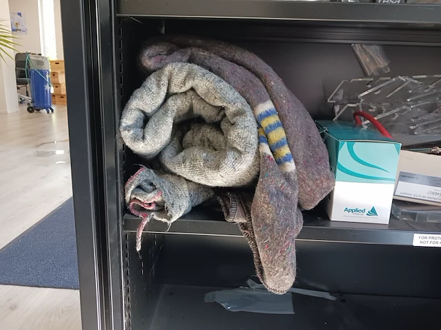 Lameldeurkast met inhoud | locatie roden - afbeelding 9 van  18