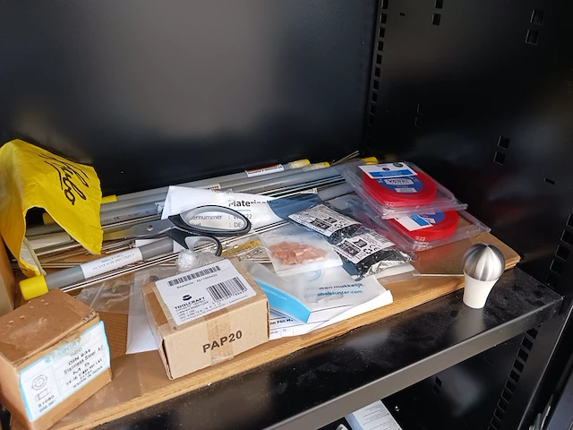 Lameldeurkast met inhoud | locatie roden - afbeelding 12 van  15