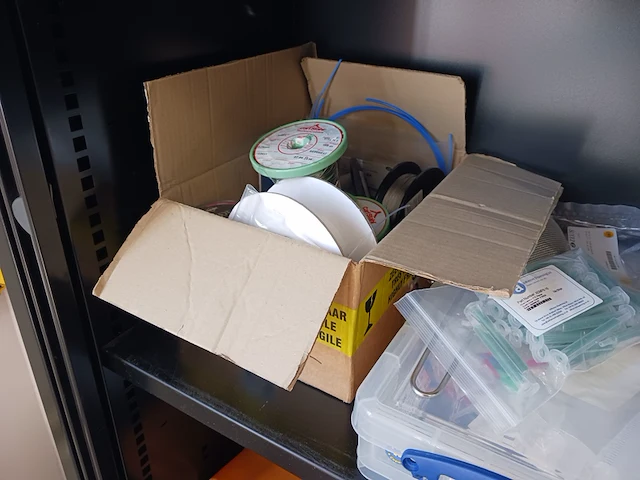 Lameldeurkast met inhoud | locatie roden - afbeelding 13 van  15