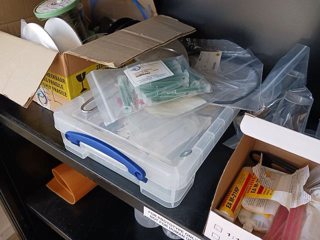 Lameldeurkast met inhoud | locatie roden - afbeelding 15 van  15