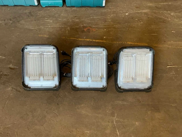 Lamp met 2x 230v aansluiting (3x) - afbeelding 1 van  6