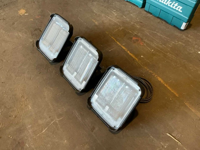 Lamp met 2x 230v aansluiting (3x) - afbeelding 2 van  6