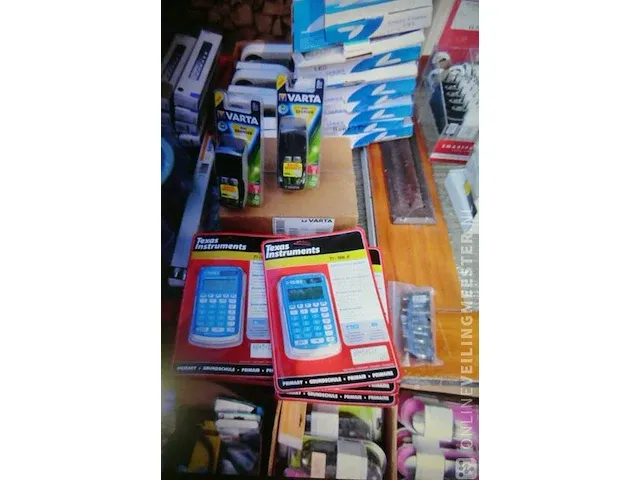 Lampen - audio kabels - rekenmachine-lader - smartphone assecore van de heg - texas - elro - varta - afbeelding 9 van  10