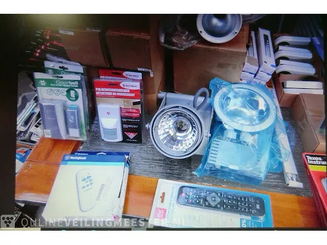 Lampen - audio kabels - rekenmachine-lader - smartphone assecore van de heg - texas - elro - varta - afbeelding 10 van  10