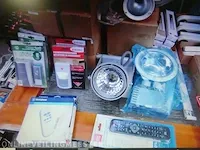 Lampen - audio kabels - rekenmachine-lader - smartphone assecore van de heg - texas - elro - varta - afbeelding 10 van  10