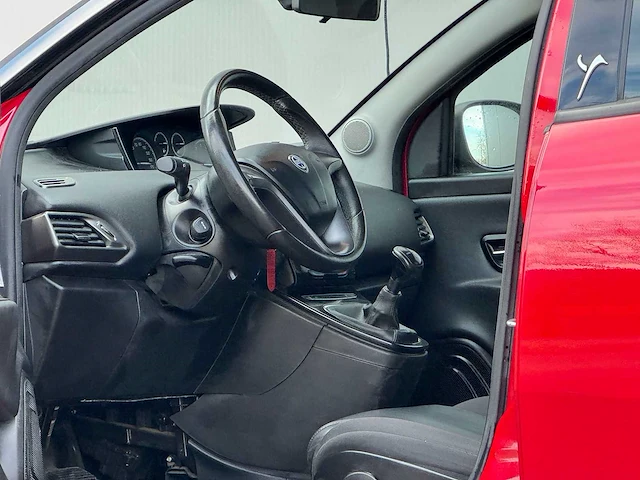 Lancia - 2012 - ypsilon - 0.9 twinair platinum - 44-xbg-6 - afbeelding 12 van  14