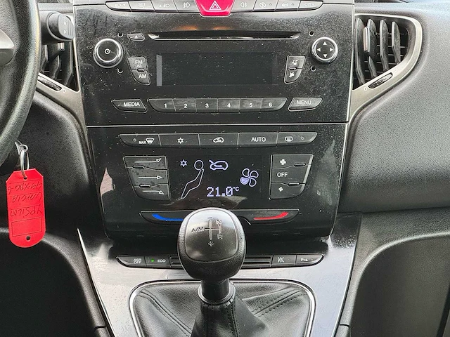 Lancia - 2012 - ypsilon - 0.9 twinair platinum - 44-xbg-6 - afbeelding 14 van  14