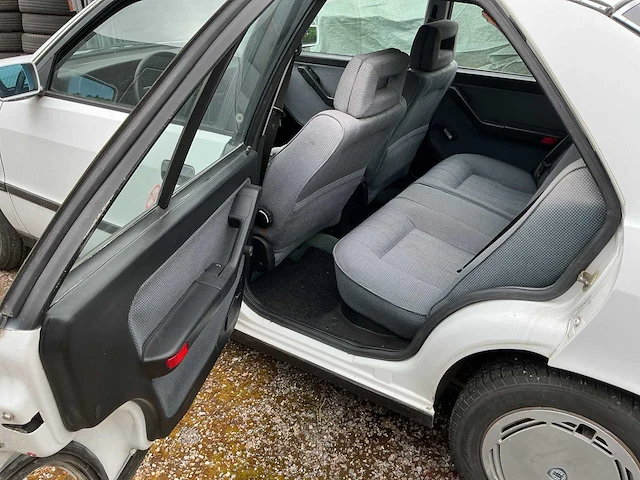Lancia - dedra - 1.6 i.e. - youngtimer > 15 - afbeelding 2 van  14