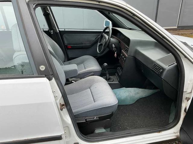 Lancia - dedra - 1.6 i.e. - youngtimer > 15 - afbeelding 13 van  14