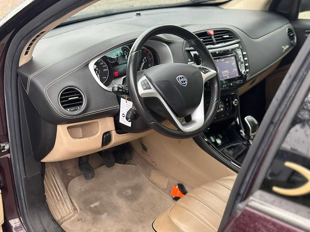 Lancia delta 1.4 m air platinum, 36-txd-3 - afbeelding 11 van  15