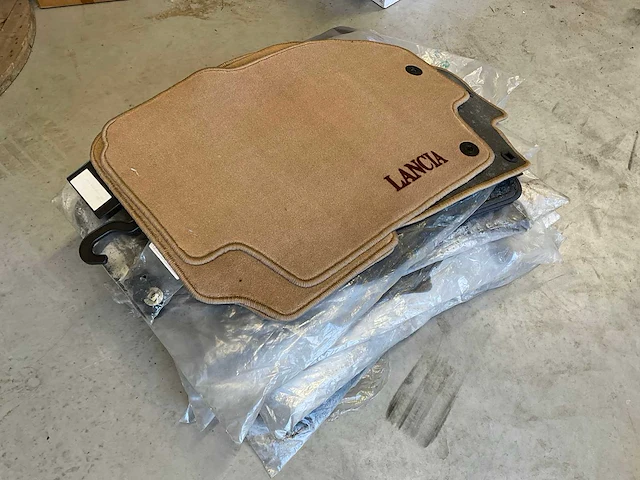 Lancia musa, ypsilon, phedra auto matten set (12x) - afbeelding 1 van  5