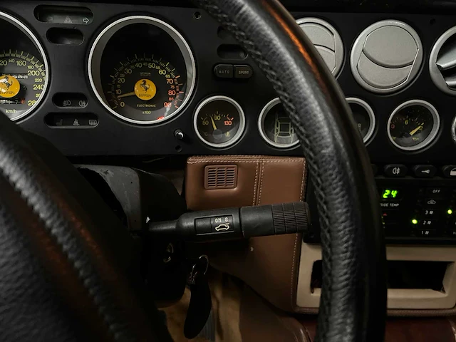 Lancia thema 8.32 (ferrari) limousine 215pk 1975 - afbeelding 18 van  42