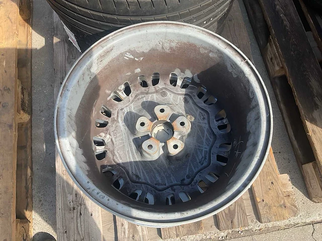 Lancia velg 7jx16h2-39 (2x) - afbeelding 6 van  9