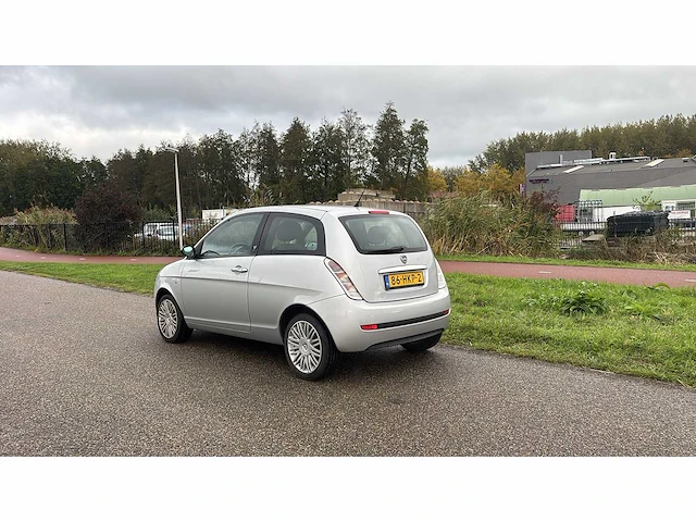 Lancia ypsilon 1.2 argento 2008 | 86-hkp-2 i - afbeelding 12 van  13