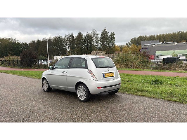 Lancia ypsilon 1.2 argento 2008 | 86-hkp-2 i - afbeelding 12 van  13