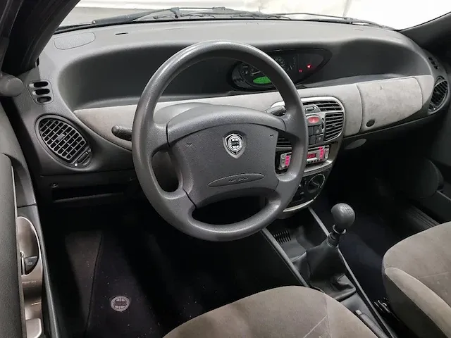Lancia ypsilon 1.2 vanity, 14-lz-pt - afbeelding 13 van  15
