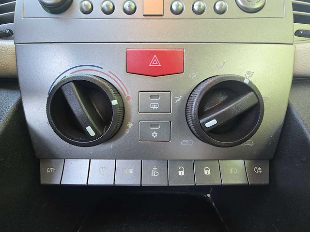Lancia ypsilon 1.4-16v platino car 2007 | 68-xt-sk i - afbeelding 10 van  23