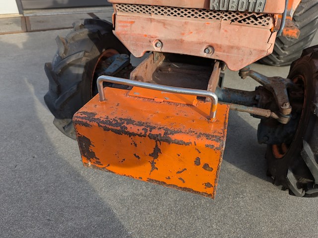 Land- of bosbouwtrekker kubota, d8200, bouwjaar 1987 - afbeelding 2 van  29