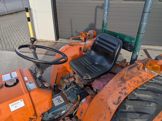 Land- of bosbouwtrekker kubota, d8200, bouwjaar 1987 - afbeelding 5 van  29