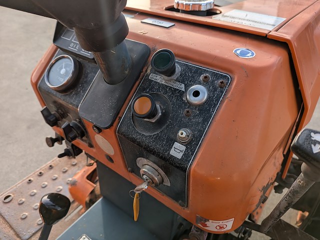 Land- of bosbouwtrekker kubota, d8200, bouwjaar 1987 - afbeelding 13 van  29