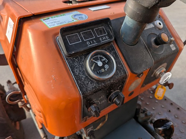 Land- of bosbouwtrekker kubota, d8200, bouwjaar 1987 - afbeelding 14 van  29