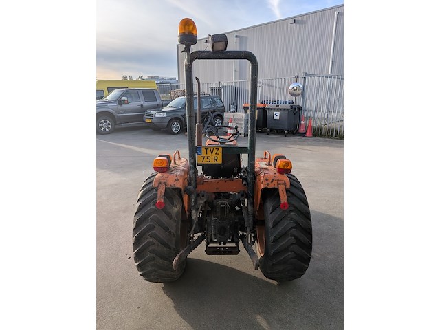 Land- of bosbouwtrekker kubota, d8200, bouwjaar 1987 - afbeelding 24 van  29