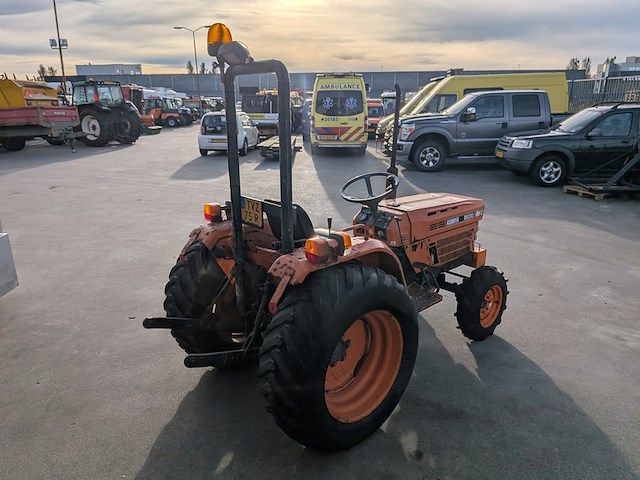 Land- of bosbouwtrekker kubota, d8200, bouwjaar 1987 - afbeelding 25 van  29