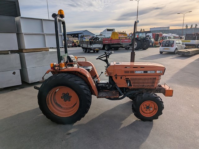 Land- of bosbouwtrekker kubota, d8200, bouwjaar 1987 - afbeelding 26 van  29