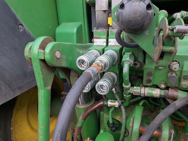 Land- of bosbouwtrekker met voorlader en grondbak john deere, 6230 premium, bouwjaar 2007 - afbeelding 10 van  46