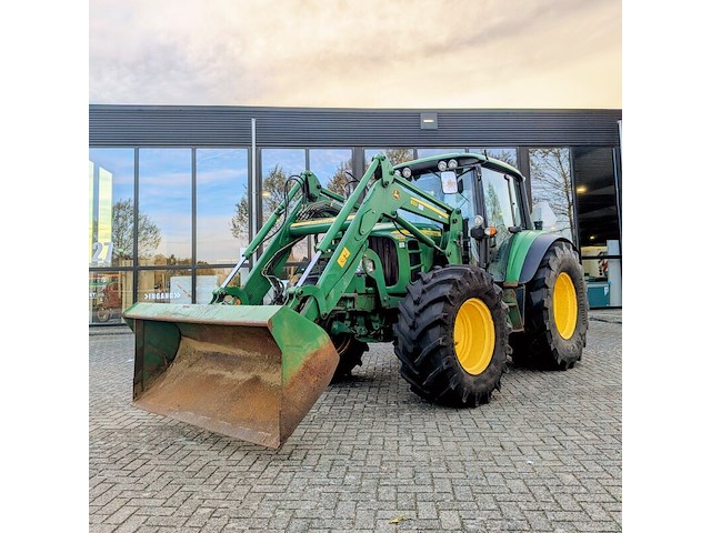 Land- of bosbouwtrekker met voorlader en grondbak john deere, 6230 premium, bouwjaar 2007 - afbeelding 1 van  46