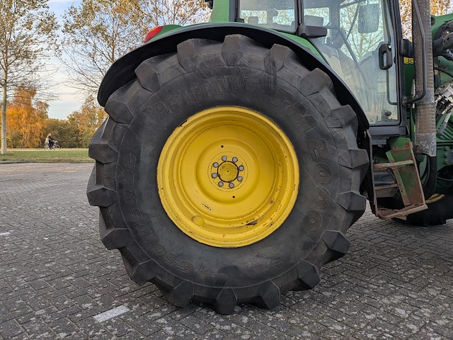 Land- of bosbouwtrekker met voorlader en grondbak john deere, 6230 premium, bouwjaar 2007 - afbeelding 20 van  46