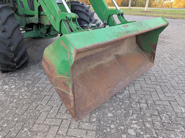 Land- of bosbouwtrekker met voorlader en grondbak john deere, 6230 premium, bouwjaar 2007 - afbeelding 21 van  46