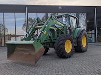 Land- of bosbouwtrekker met voorlader en grondbak john deere, 6230 premium, bouwjaar 2007 - afbeelding 12 van  46