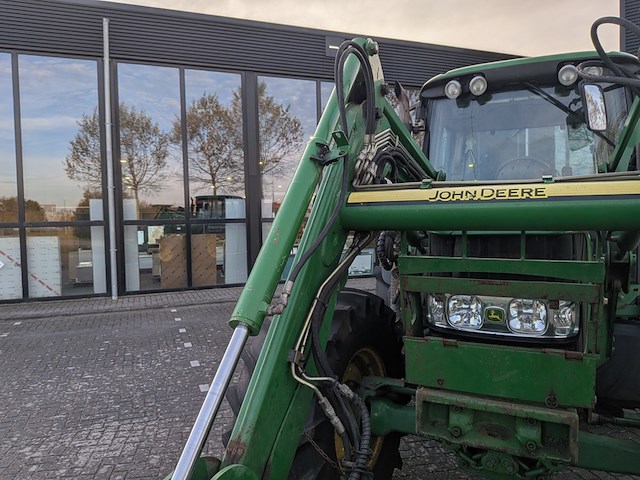 Land- of bosbouwtrekker met voorlader en grondbak john deere, 6230 premium, bouwjaar 2007 - afbeelding 24 van  46