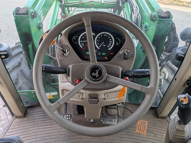 Land- of bosbouwtrekker met voorlader en grondbak john deere, 6230 premium, bouwjaar 2007 - afbeelding 29 van  46