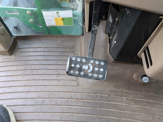 Land- of bosbouwtrekker met voorlader en grondbak john deere, 6230 premium, bouwjaar 2007 - afbeelding 37 van  46