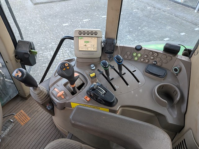 Land- of bosbouwtrekker met voorlader en grondbak john deere, 6230 premium, bouwjaar 2007 - afbeelding 38 van  46