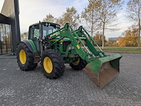 Land- of bosbouwtrekker met voorlader en grondbak john deere, 6230 premium, bouwjaar 2007 - afbeelding 34 van  46