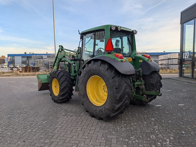 Land- of bosbouwtrekker met voorlader en grondbak john deere, 6230 premium, bouwjaar 2007 - afbeelding 45 van  46